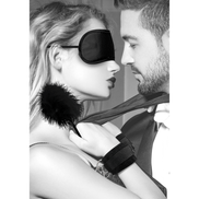 Koppel in zwart wit, gebruik van blinddoek en boeien uit de starterskit