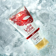 Orgie Lube Tube Hot 150 ml waterbased glijmiddel rode tube packshot op nat oppervlak voor warmtegevoel