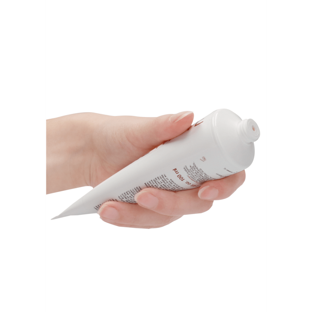 Pharmquests by Shots lichtgevende crème 100 ml aangebracht op de huid