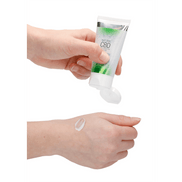 Pharmquests CBD Masturbeer Crème voor Hem 50 ml, tube in hand