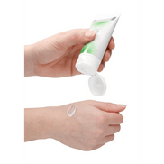 Pharmquests CBD Vertraging Crème 50 ml, dosering op hand detail