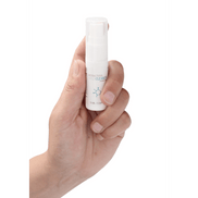 Hand die Pharmquests Virus Cleaner 15 ml gebruikt, compact en direct toepasbaar