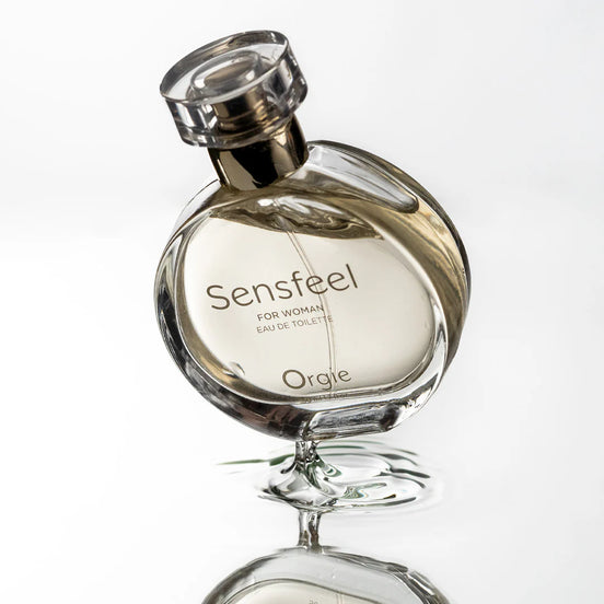 vrouwen parfumfles met tekst en een witte achtergrond. Orgie Pheromonen Parfum voor Vrouwen