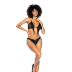 Model draagt Mapalé 2 delige fringe set zwart in maat L/XL, strappy bh met franjes en bijpassend slipje, sensueel en chic.