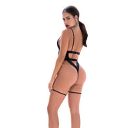 Mapalé bodysuit mesh wetlook zwart, maat M/L, zijaanzicht op model, transparante mesh met wetlook accenten