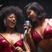 Mapale Twee Delige Bustier Set - Maat L - Glanzend Wijnrood. samen zingen 