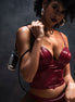 Mapalé bustier set wetlook wijnrood maat XL, studioportret met microfoon over schouder, glossy look