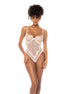 Mapalé kant mesh teddy ivoor maat L, vooraanzicht gedragen door model, elegante belijning en vrouwelijke pasvorm