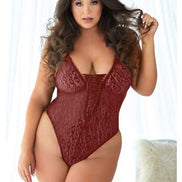 Allure Leopard Lace-Up Teddy bordeauxrood in maat 2X/3X, model draagt kanten teddy met vetersluiting, vooraanzicht