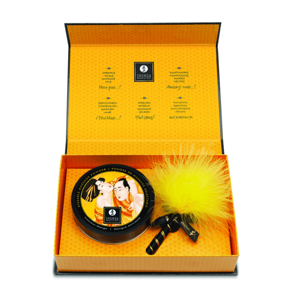 Shunga Mango body powder 75 gr in gele pouch voor tropische kusbare huid en zachte sensuele momenten samen