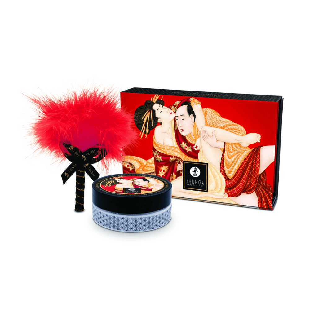 Shunga Kissable Body Powder set met rode veer, poederpot en verpakking op witte achtergrond