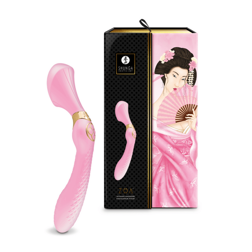 Shunga ZOA lichtroze clitoris vibrator naast luxe zwarte verpakking met roze accenten, rechtopstaand
