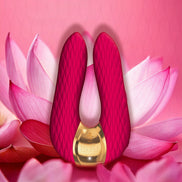 Aiko de nieuwe lijn van Shunga met een mooie roze achtergrond van blaadjes