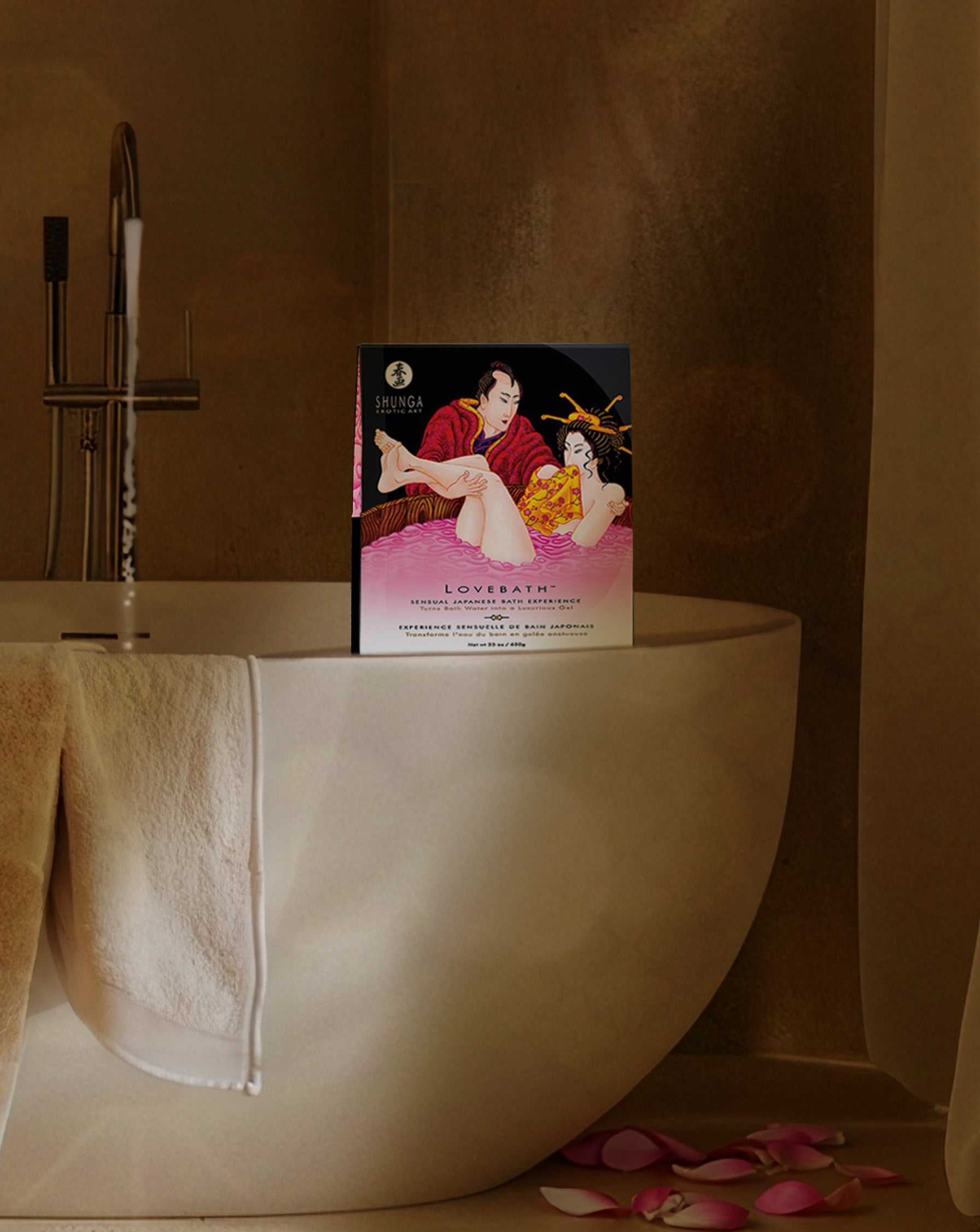 mooi bad ovaal rond met een pakket van shungu zeezout lovebath