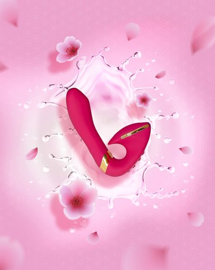 roze blaadjes en een vallende Shunga-Miyo vibrator in het water