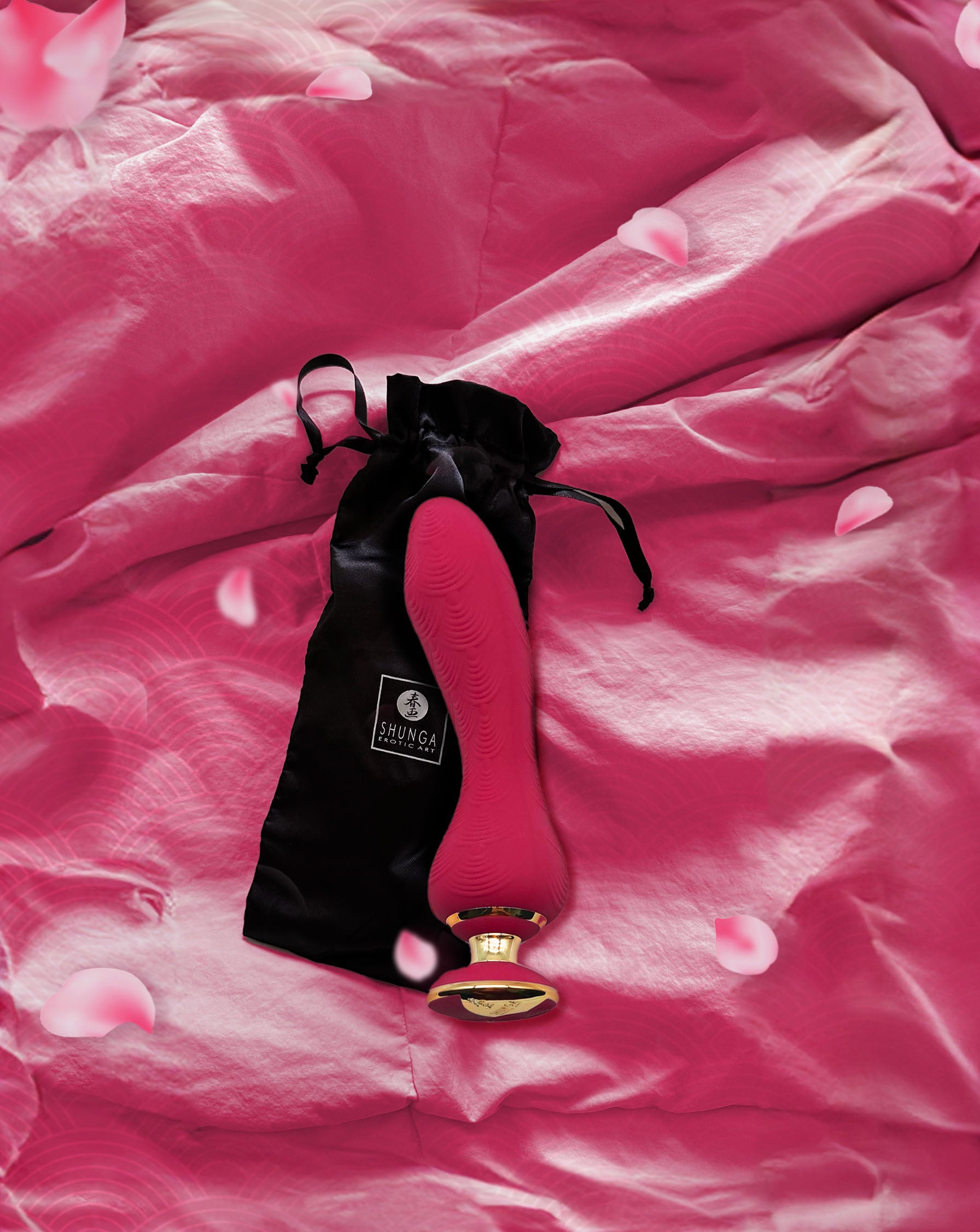 een vibrator van Shunga met een handig meeneem zakje op een paarse roze laken 