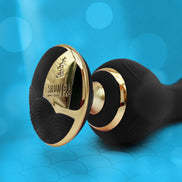 Shunga luxe vibrator detail op blauwe achtergrond met premium afwerking en krachtige stimulatie