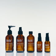 Aia Family Bundle met glijmiddel, massageolie, gels en toy cleaner in vijf glazen flessen samen