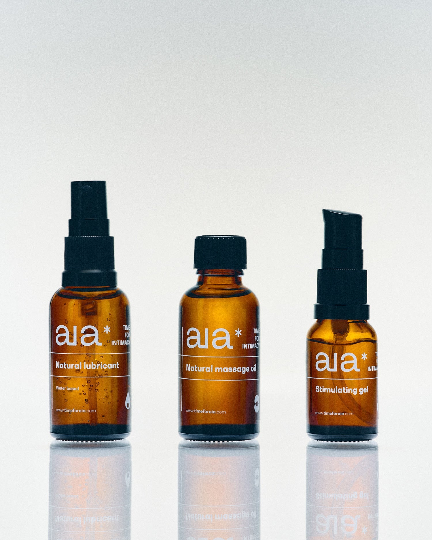 Aia Intimacy Essentials Box met natuurlijk glijmiddel, massageolie en stimulerende gel in glas