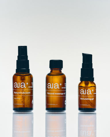 Aia Intimacy Essentials Box met natuurlijk glijmiddel, massageolie en stimulerende gel in glas