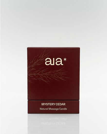 Aia massagekaars Mystery Cedar in luxe verpakking, smelt tot warme verzorgende massageolie