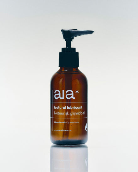 Aia natuurlijk glijmiddel op waterbasis 100 ml in glazen pompflacon, vegan en pH-gebalanceerd