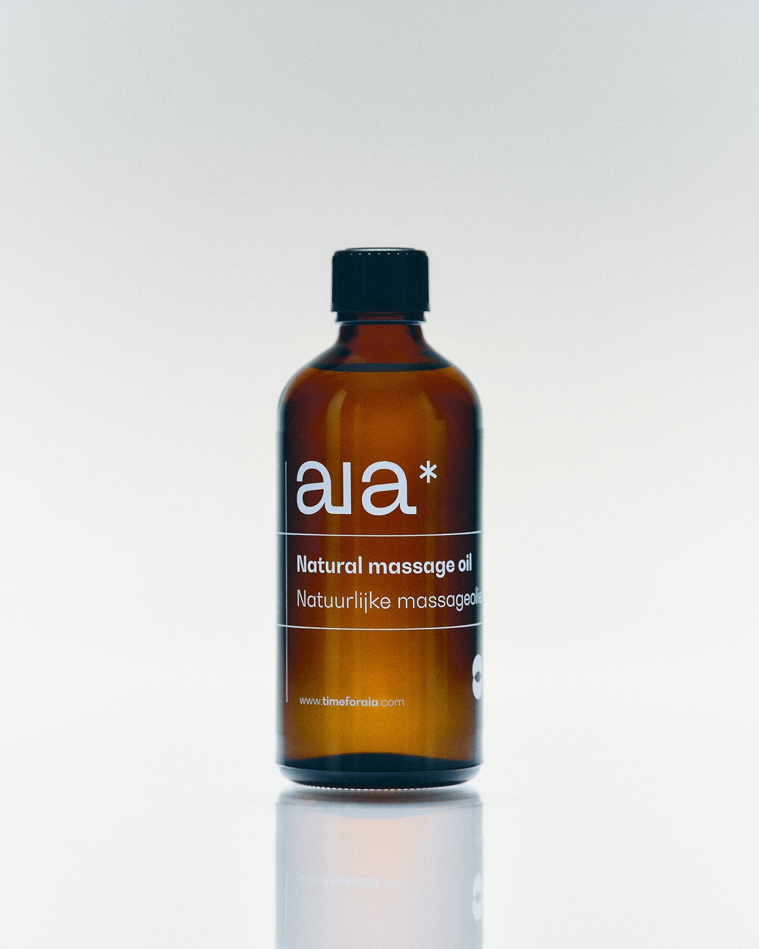 Aia natuurlijke massageolie 100 ml in glazen pompflacon, geurvrij en vegan met drie ingrediënten