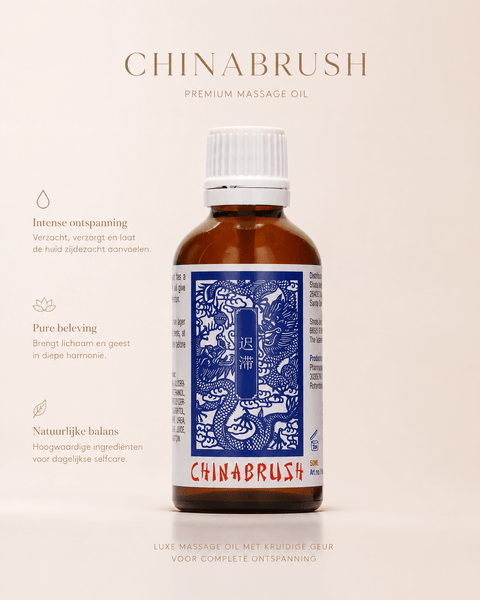China Brush massageolie 50 ml in amberkleurig flesje met witte dop, blauw label en zachte beige achtergrond