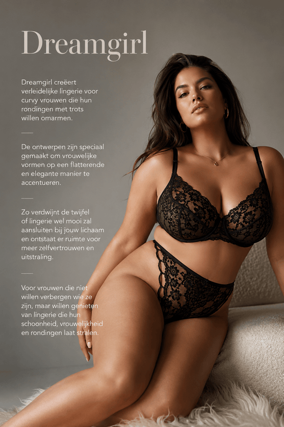 Dreamgirl grote maten lingerie in zwart kant, gedragen door curvy model naast tekst over pasvorm en rondingen