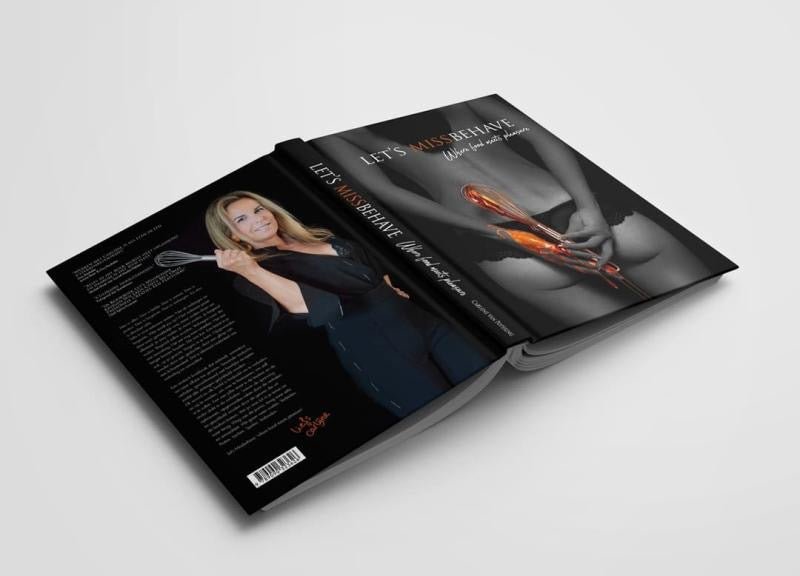 Hardcover mockup van Let’s MissBehave met voorzijde, rug en achterzijde met Carlijne van Popering zichtbaar