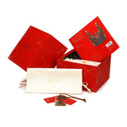 Liebe Seele-productverpakking met rode doos, kaarten en licht etui