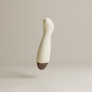 Odes Ease Mini Wand Vibrator in beige, schuin zwevend met afgeronde kop, powerknop en bruine onderzijde