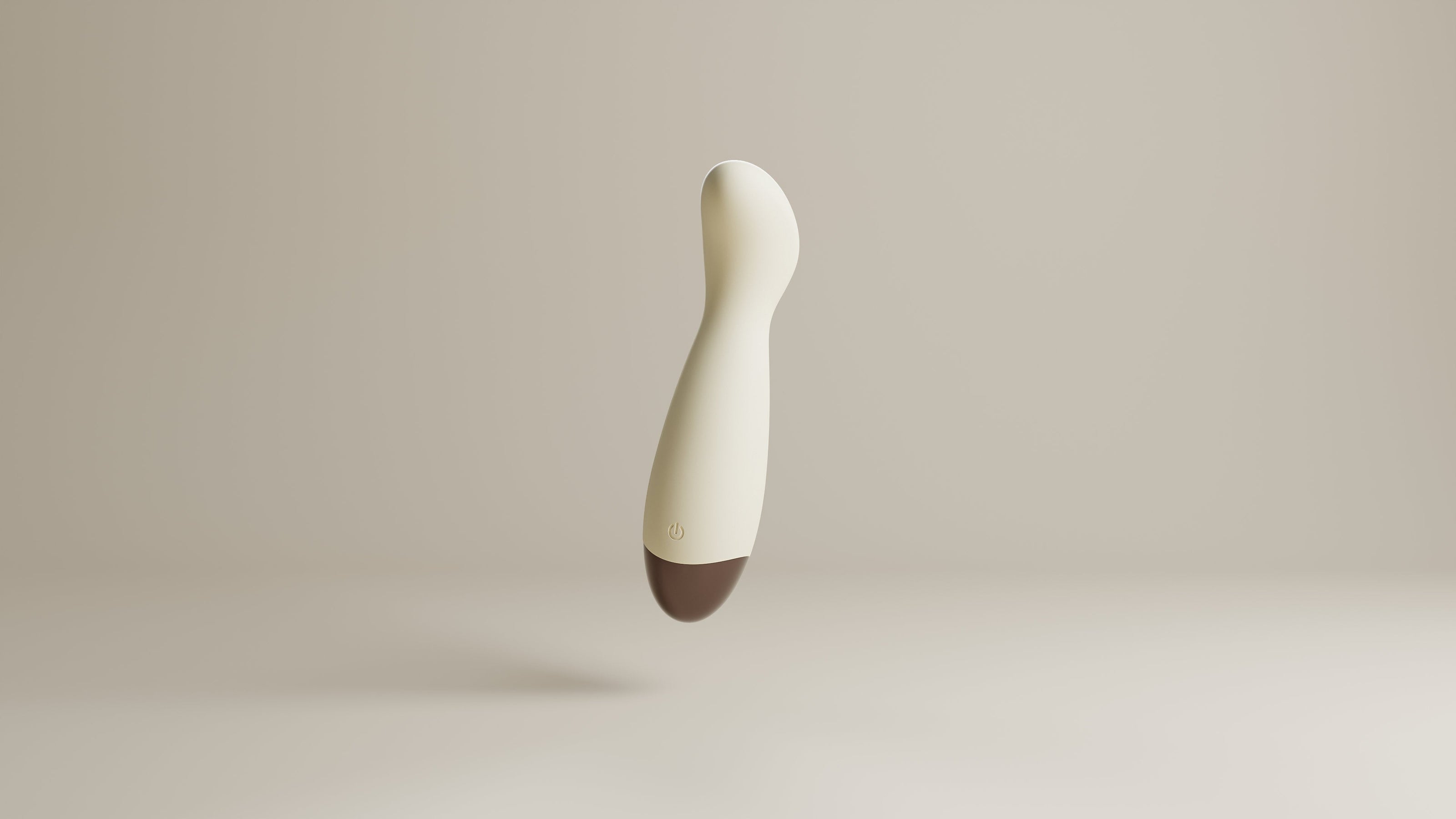 Odes Ease Mini Wand Vibrator in beige, schuin zwevend met afgeronde kop, powerknop en bruine onderzijde