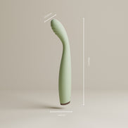 Saliegroene Odes Hush G-spot vibrator met maatlijnen, gebogen vorm, geribbelde top en donkere basis