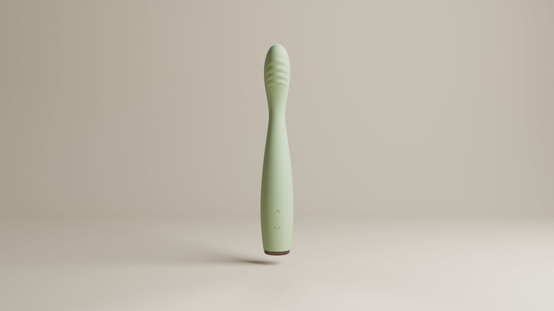 Odes Hush G-spot vibrator frontaal gefotografeerd, met smalle saliegroene body en subtiele pijlknoppen