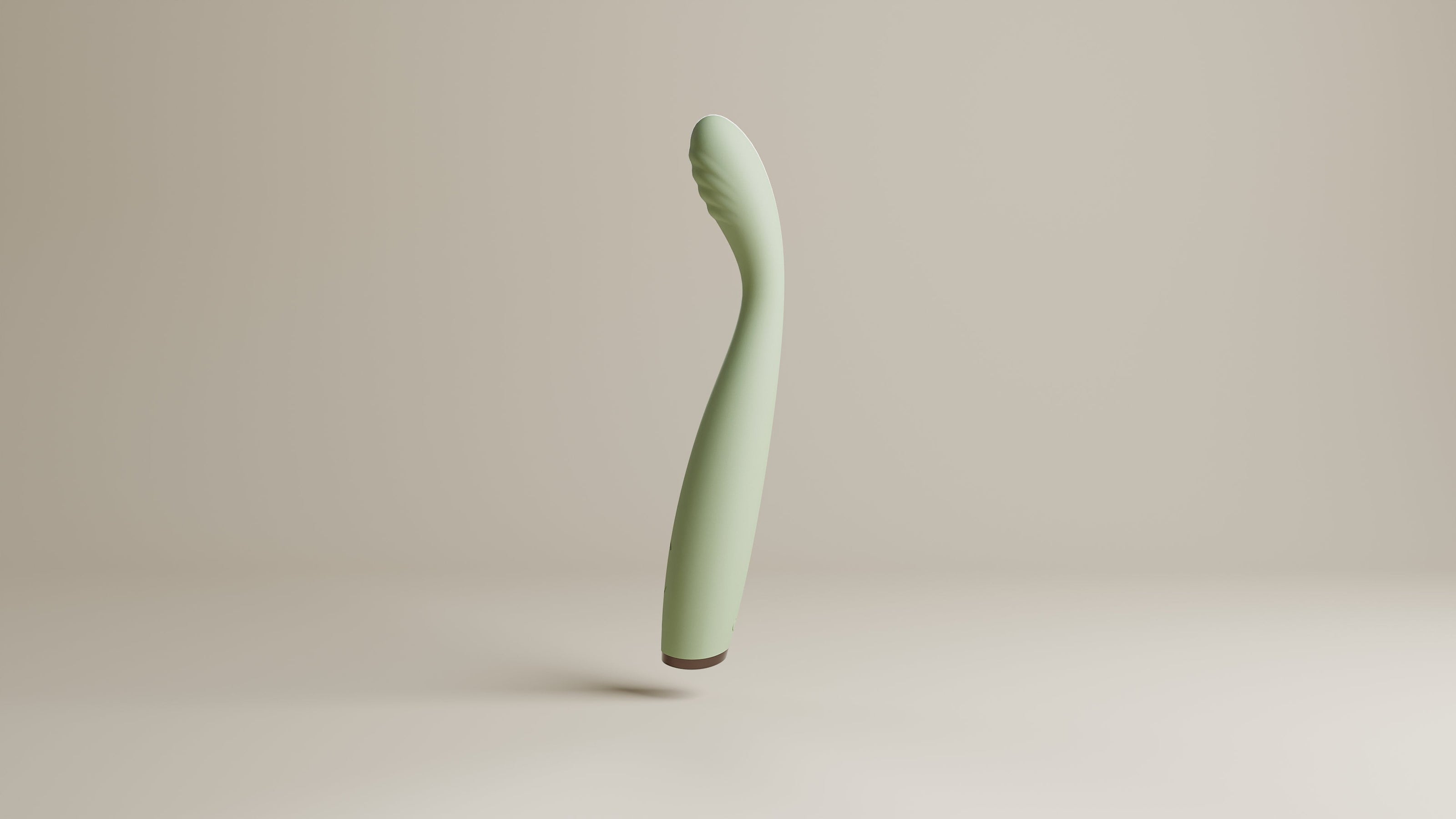 Odes Hush G-spot vibrator in saliegroen, zwevend in zijaanzicht met gebogen body en geribbelde top