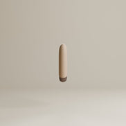 Odes Intima Mini Bullet Vibrator in beige, zwevend frontaal gefotografeerd met donker afgerond uiteinde