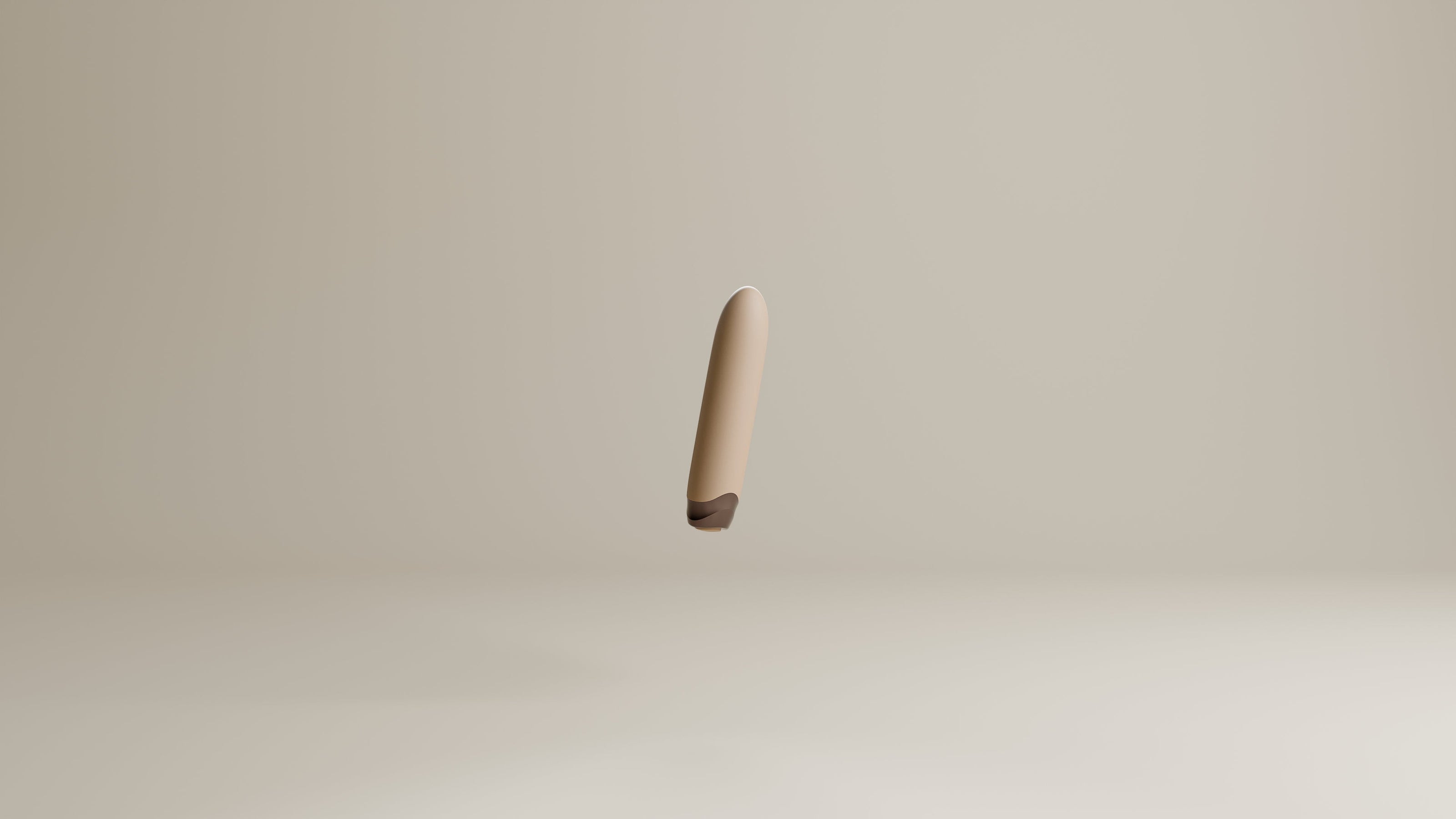 Odes Intima Mini Bullet Vibrator in schuin zijaanzicht, met gladde beige body en donker afgerond voetje