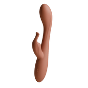 Terracotta Odes Lustra Tarzan vibrator in studio vooraanzicht met lange gebogen schacht en slanke zijarm.