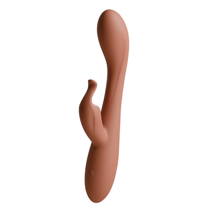 Terracotta Odes Lustra Tarzan vibrator in studio vooraanzicht met lange gebogen schacht en slanke zijarm.