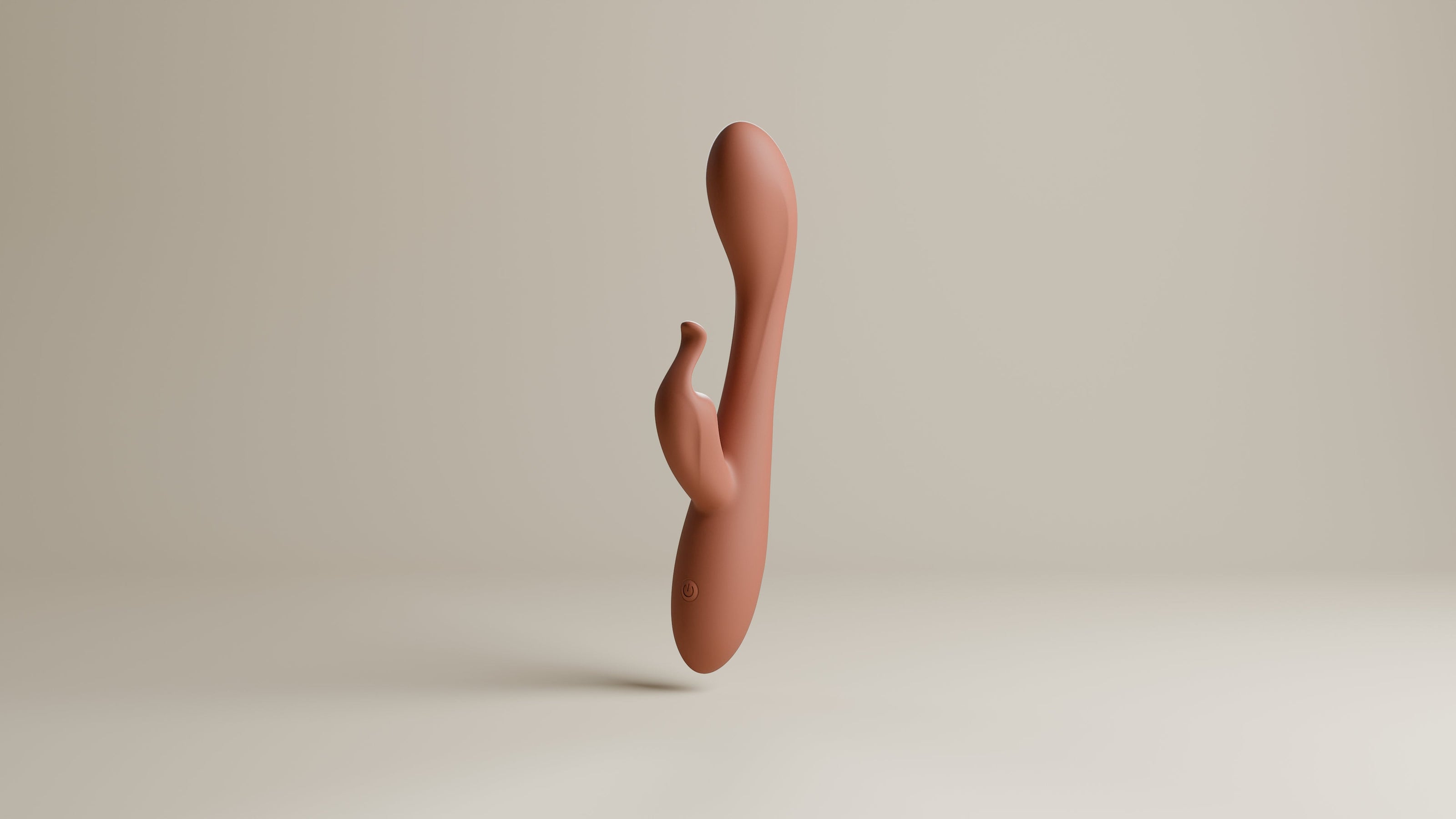 Odes Lustra Tarzan vibrator in terracotta, staand in studio met gebogen vorm en kleine stimulator