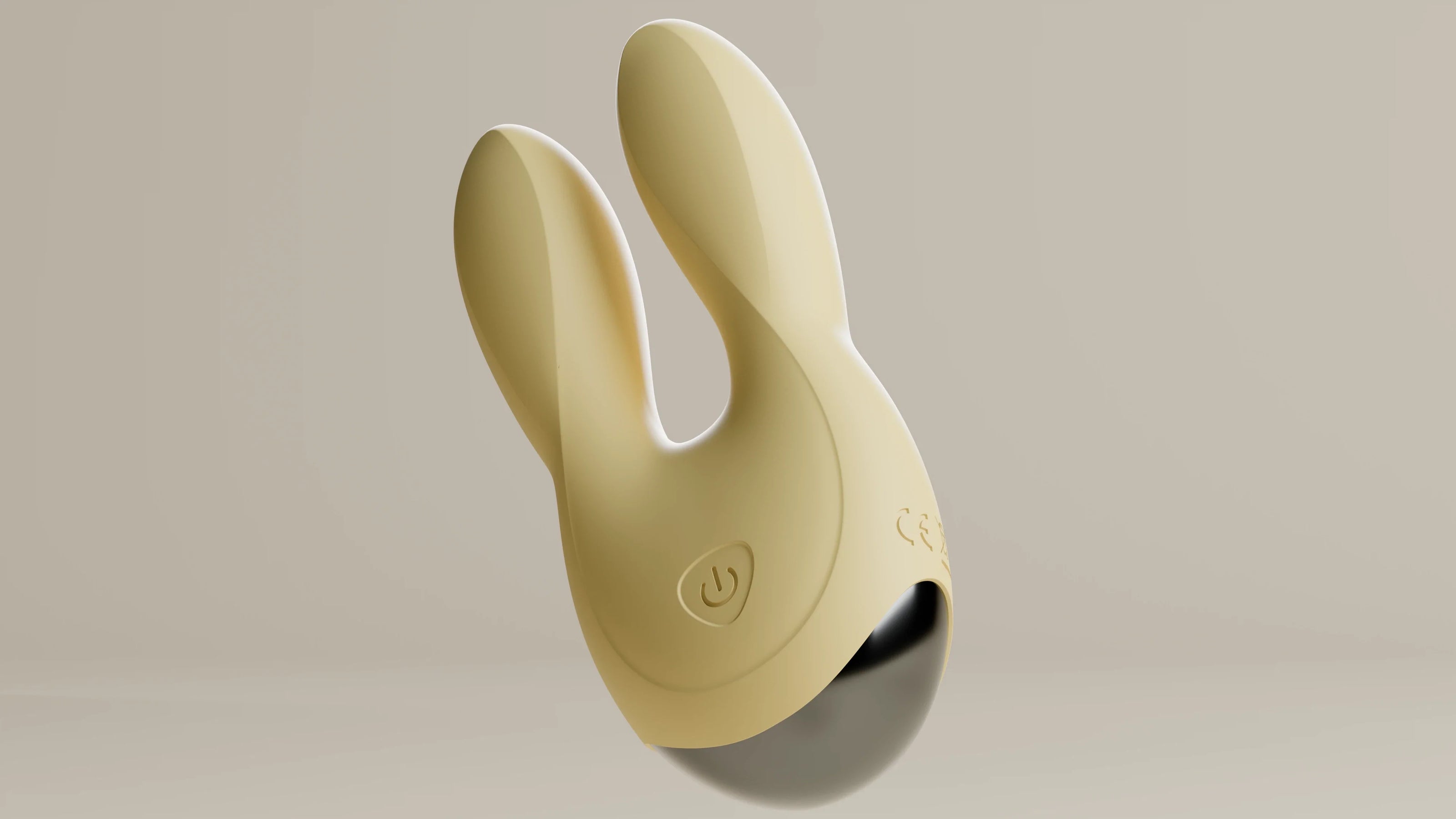 Beige Odes Sense wand vibrator liggend op licht oppervlak met warme zonval en zachte schaduw