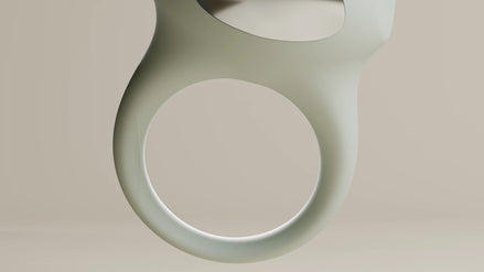 Close-up van Odes Surrender cockring met ronde opening, zachte matte rand en afgeronde siliconen vorm