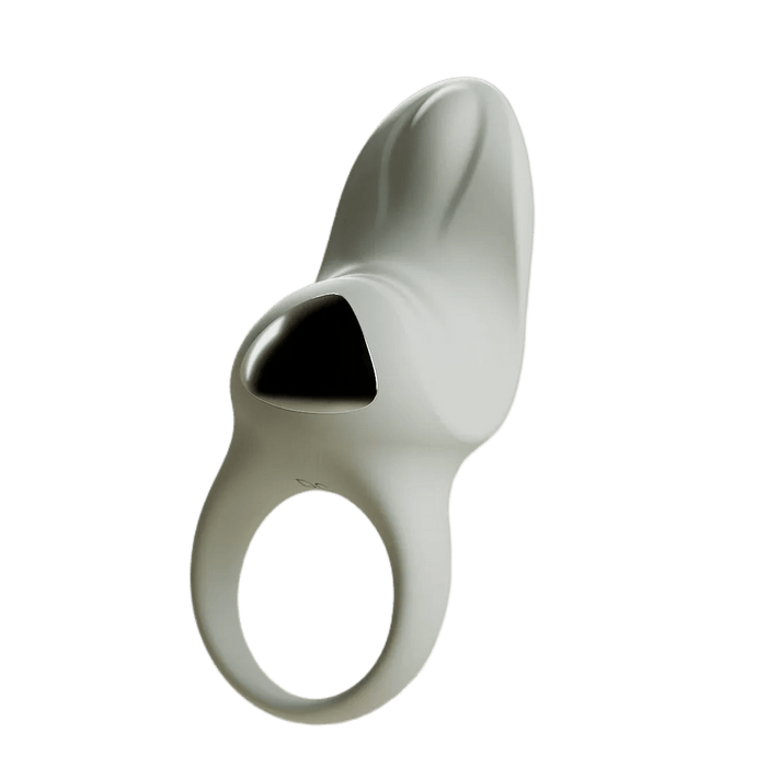 Lichtgrijze Odes Surrender vibrerende cockring in frontaanzicht met ronde ring, zwarte knop en geribbelde kop.