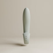 Odes Swell anale vibrator recht van voren, met zachte grijze behuizing en zichtbare bedieningsknoppen
