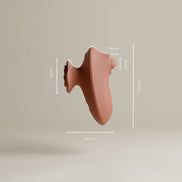 Odes The Touch clitorisvibrator in zijaanzicht met maatlijnen, 91,5 mm lengte en 61,3 mm breedte