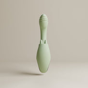 Saliegroene Odes Unite rabbit vibrator vanaf de achterkant, met ribbels aan de top en open ringbasis