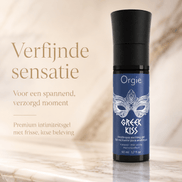 Orgie Greek Kiss Stimulerende Gel Verwarmend 50 ml in blauwe flacon met zwarte dop en tekst Verfijnde sensatie