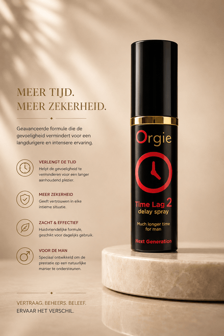 Orgie Time Lag 2 vertraag spray zwarte flacon op beige podium met tekst Meer tijd, meer zekerheid links