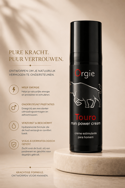 Orgie Touro Max sprayflacon in zwart en rood op beige podium, met informatieve tekst links